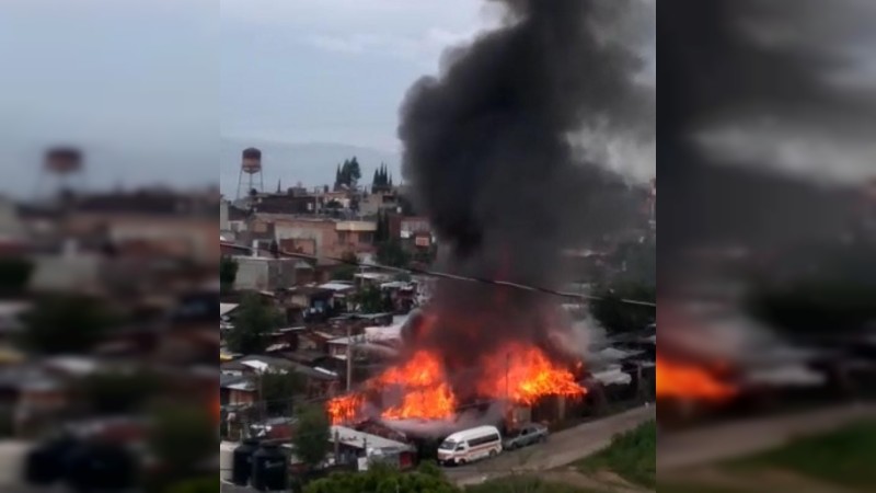 Incendio arrasa con humildes viviendas, en Praderas del Sur  