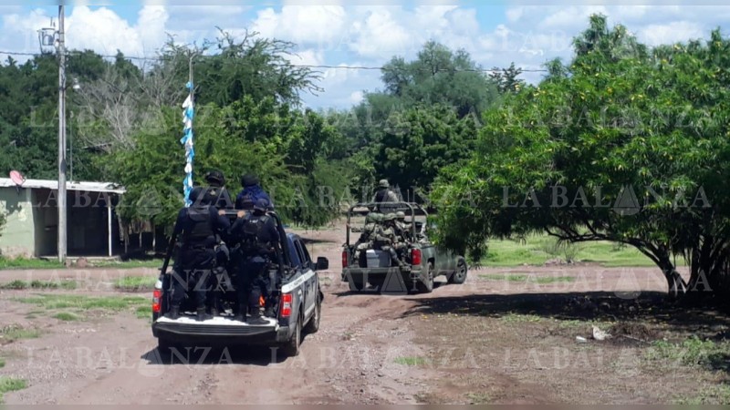 Atentan a balazos contra policías, en Salvador Escalante 