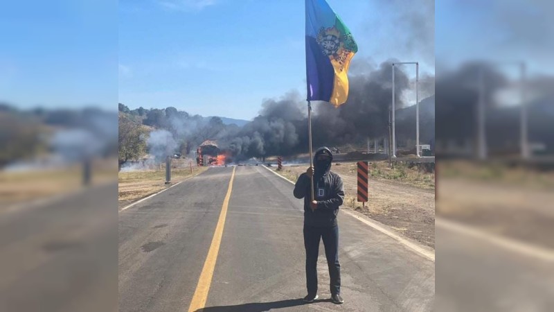 En Zantiago Azajo exigen retorno a usos y costumbres y prenden fuego a autobús