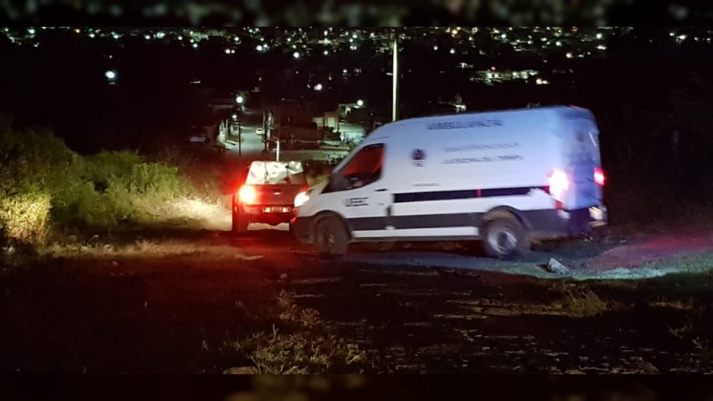 Tiran a hombre asesinado a tiros, en baldío de Jacona 