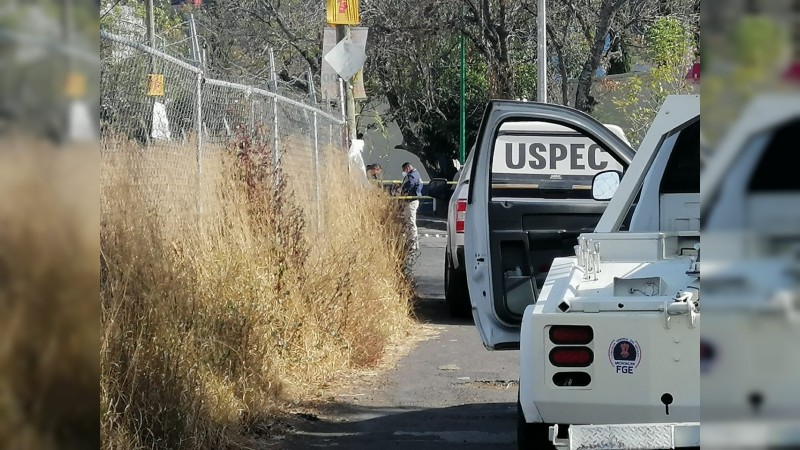 Hallan cadáver baleado, en estacionamiento de la Expo Feria Michoacán 