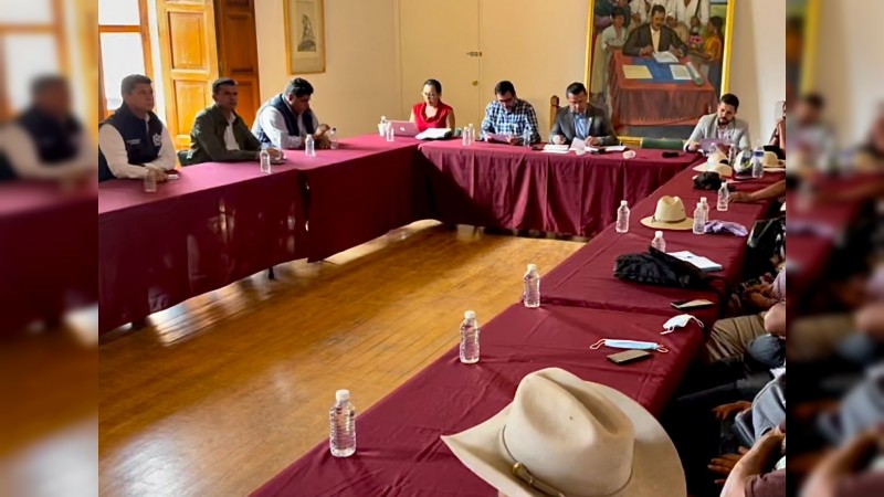 Gobierno de Michoacán escucha demandas de la comunidad indígena de Arantepakua