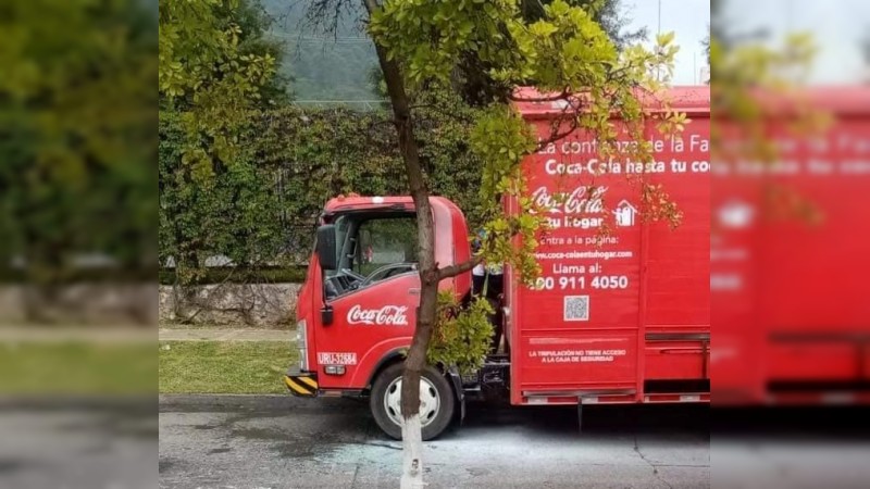 Encapuchados incendian 8 autos, en Uruapan  