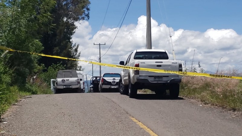 Ejecutan a hombre a bordo de su camioneta, en Churumuco 