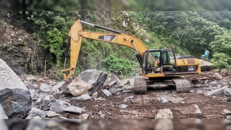 Registra SCOP más de 150 derrumbes en carretera Coalcomán - Aquila