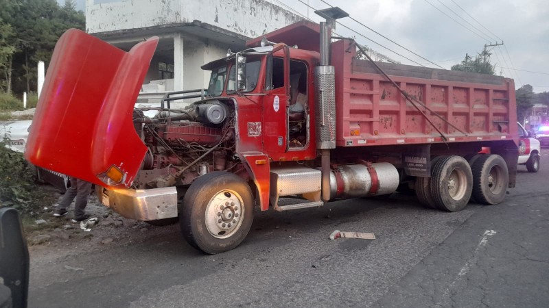 Un policía herido, tras choque de patrulla y camión, en Zitácuaro  