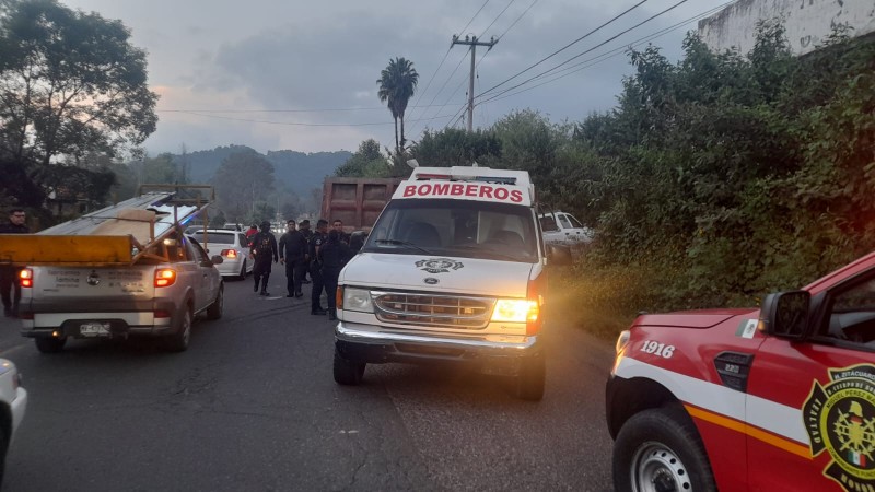 Un policía herido, tras choque de patrulla y camión, en Zitácuaro  