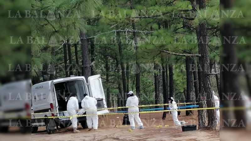 Tiran 2 cadáveres, en inmediaciones de presa Cointzio