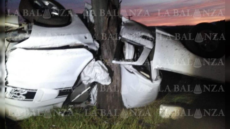 Muere mando policial de Coeneo, en accidente automovilístico 