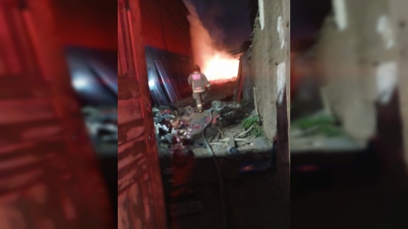 Controlan bomberos incendio en vivienda moreliana; no hay víctimas