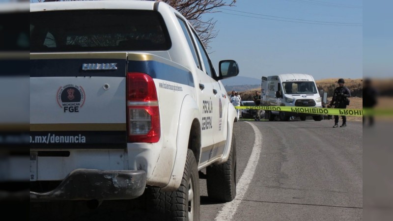 Tiran cadáveres de 2 hombres maniatados y torturados, en Copándaro