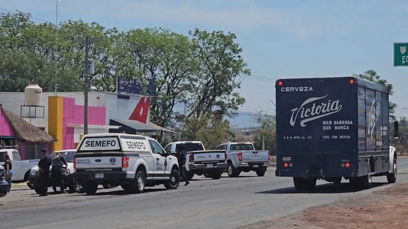 Comando irrumpe en restaurante de Ecuandureo y mata a 3 hombres 