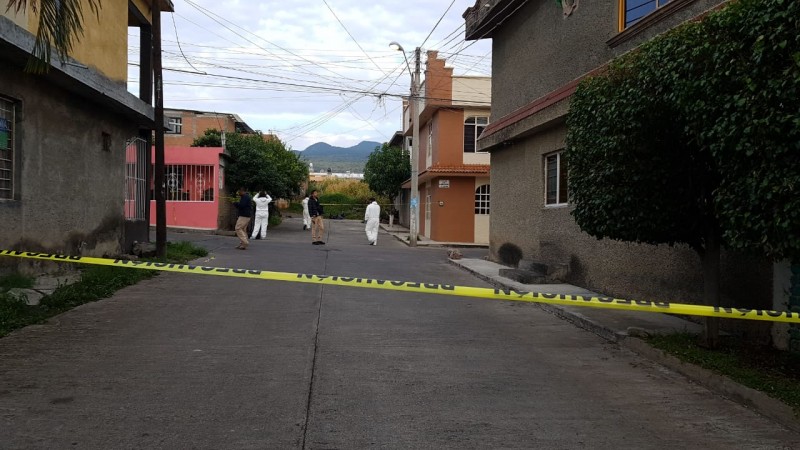 Abandonan cadáver embolsado, en calles de Morelia 