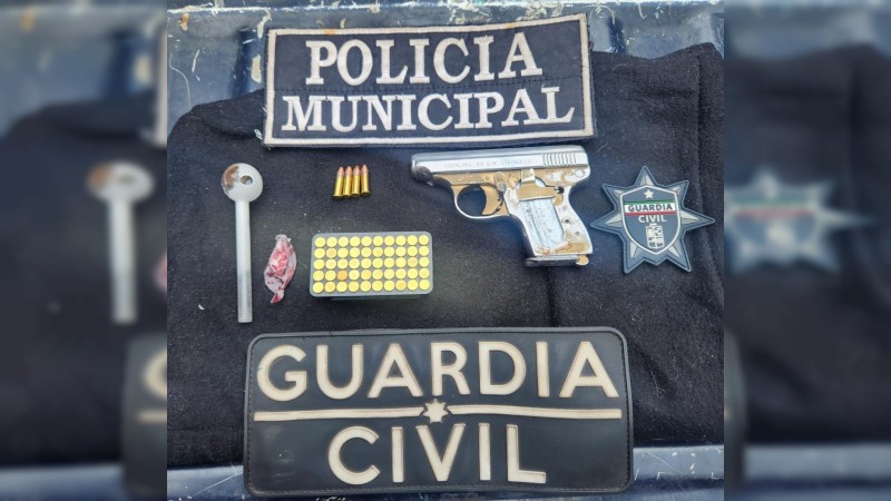 Detienen a 7 en posesión de droga y un arma