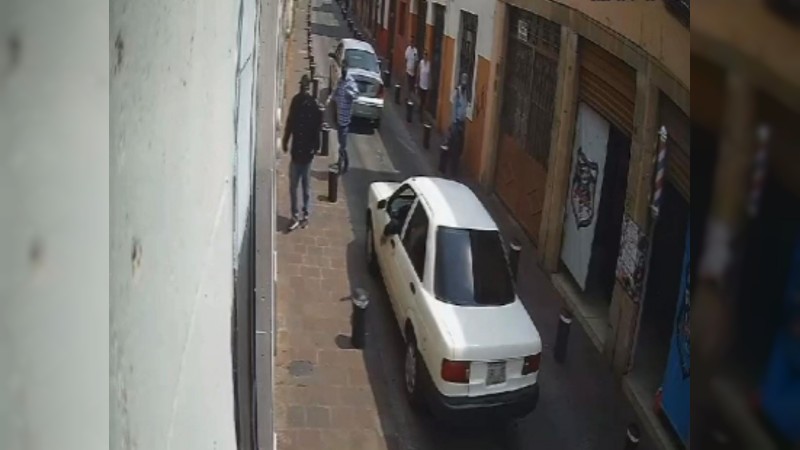 Morelia: delincuentes roban dinero a mujer, tras retirarlo de sucursal 