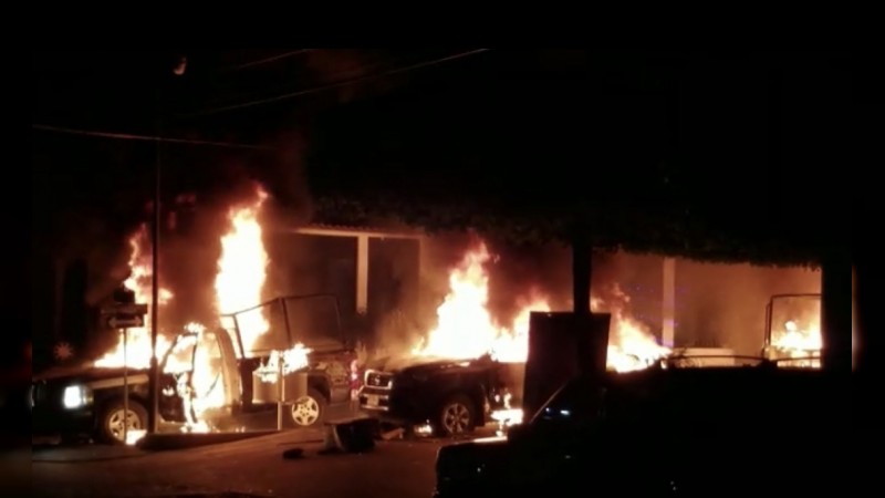 Encapuchados incendian patrullas, en Buenavista 