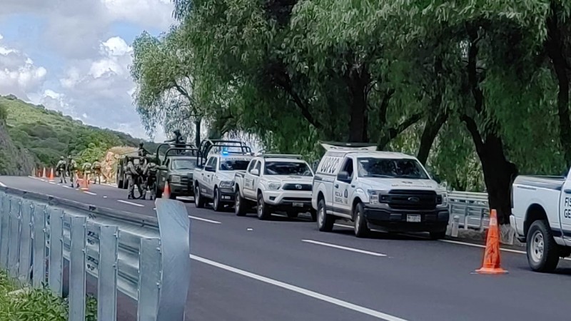 Hallan cadáver con huellas de tortura, en autopista de Occidente 