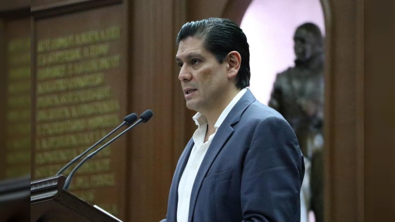 Presenta Ernesto Núñez iniciativa para penalizar cohabitación forzada