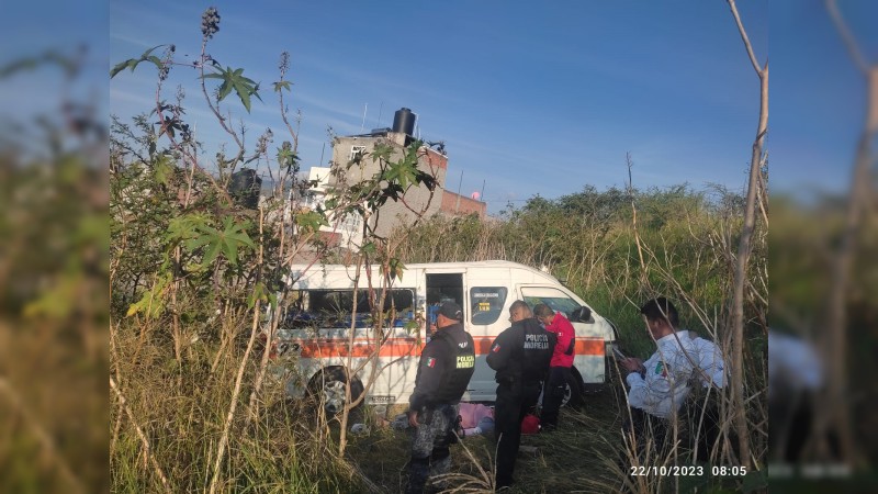 Conductor de Combi Naranja pierde el control, 2 pasajeras resultaron lesionadas