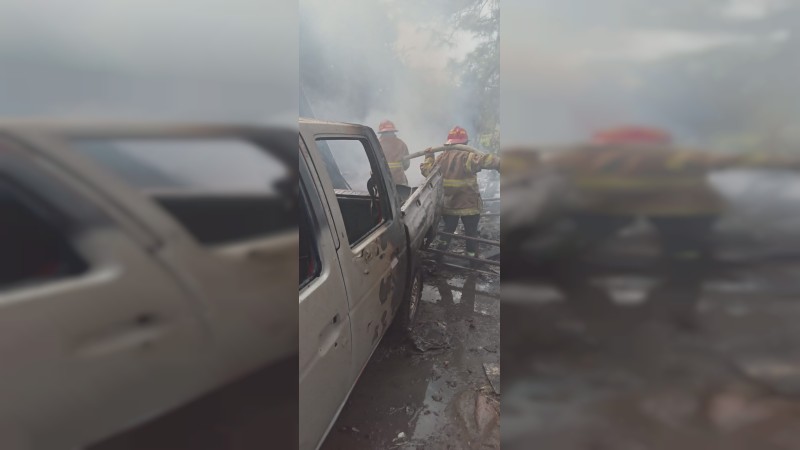 Arde taller de hojalatería, en Zitácuaro  