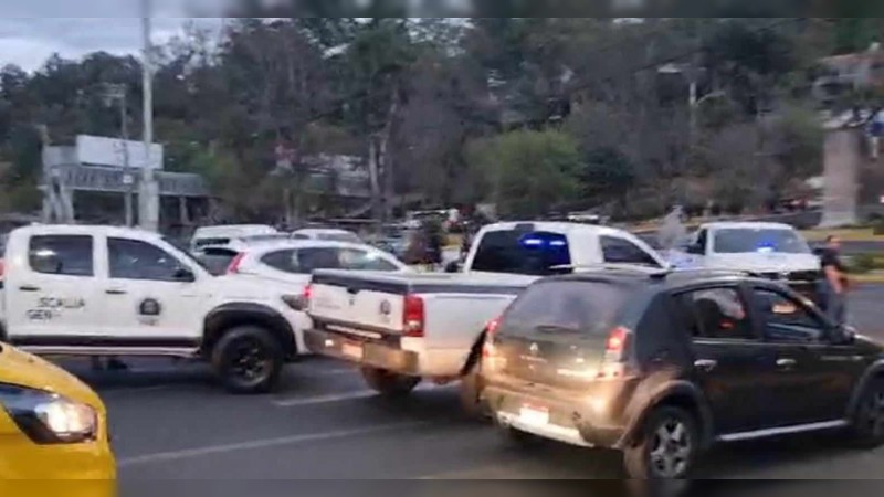 Tras persecución, caen 2 asaltantes de tiendas Oxxo, en Morelia 