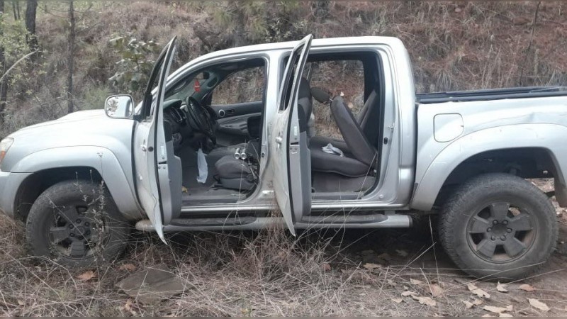 Asegura SSP dos camionetas y mariguana