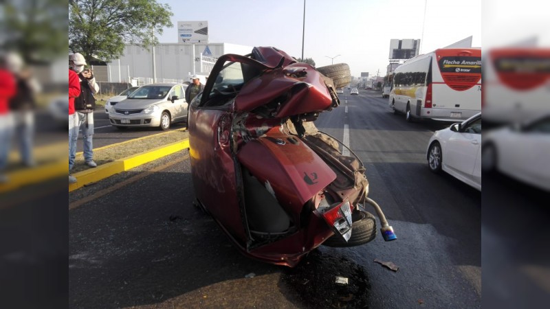 Choque deja una persona herida, en Morelia 