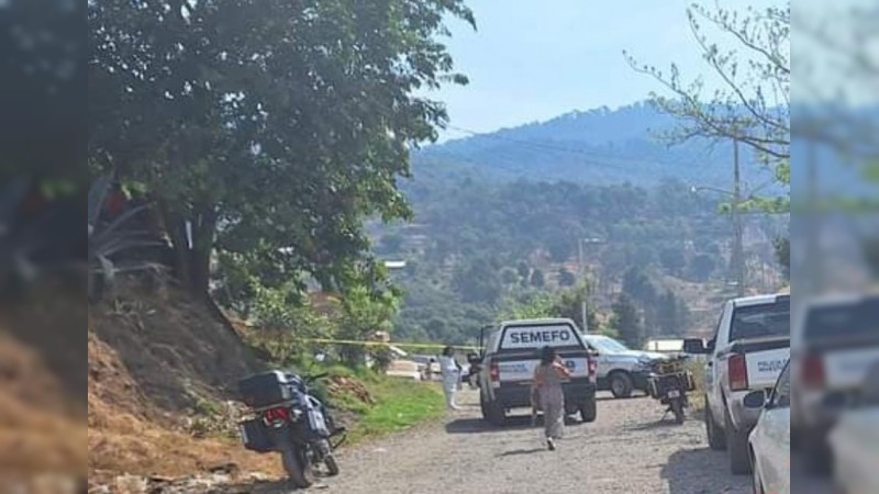 Tiran cadáver de hombre baleado, en calles de Uruapan 