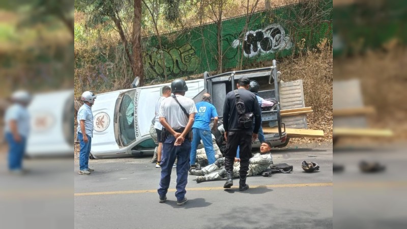 Vuelca patrulla de la GN, en Morelia 