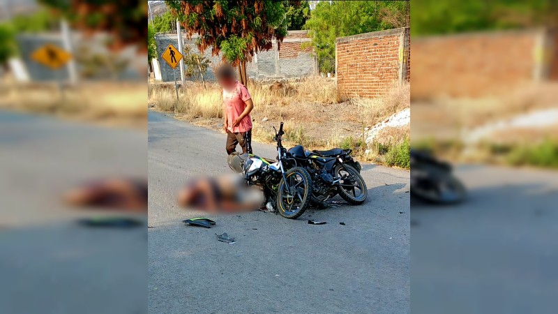 Choque frontal entre motos deja un muerto y un herido, en Apatzingán 