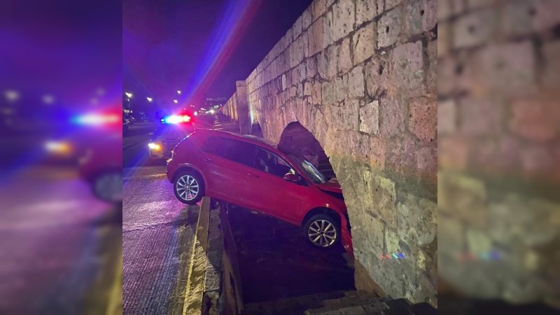 Conductor estrella auto contra el Acueducto de Morelia  