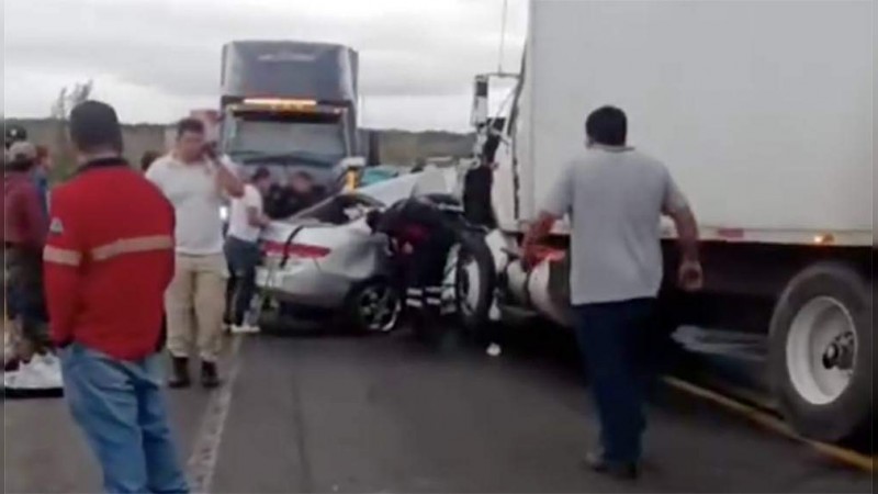 Muere pareja tras brutal choque automovilístico, en Yurécuaro 