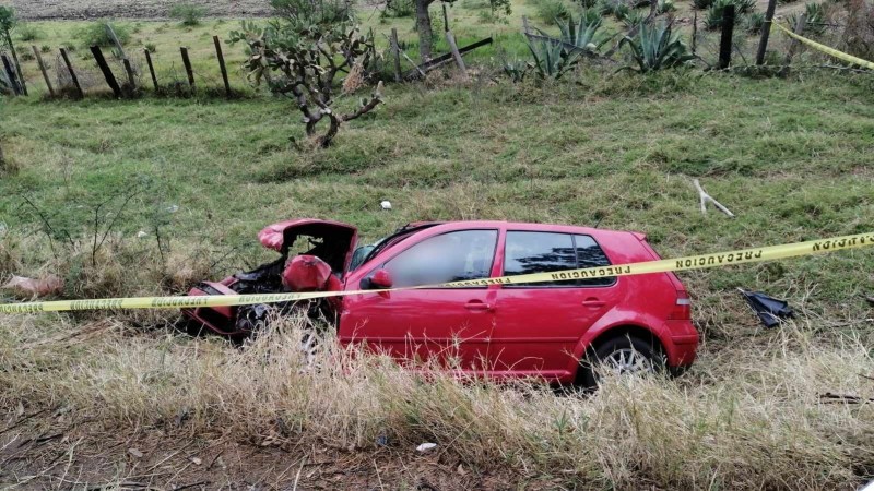 Choque deja un muerto y 2 heridos, en Charo  