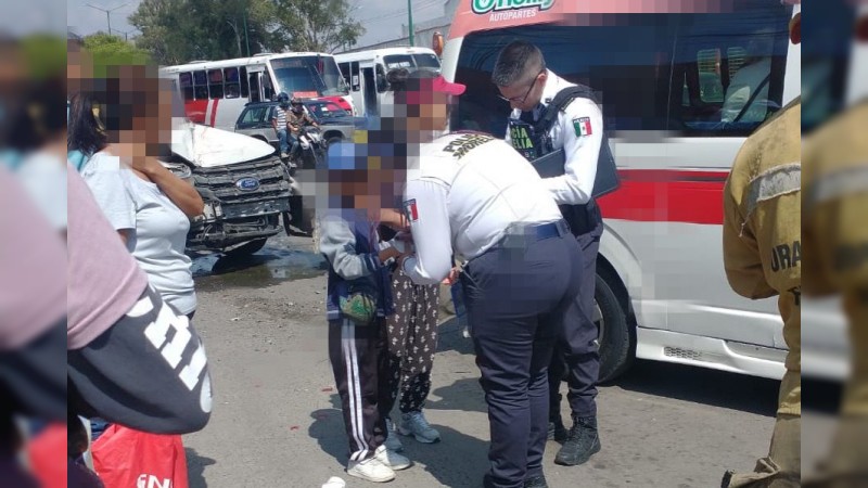 Tras persecución, detienen a 3 luego de provocar choque, iban en camioneta robada