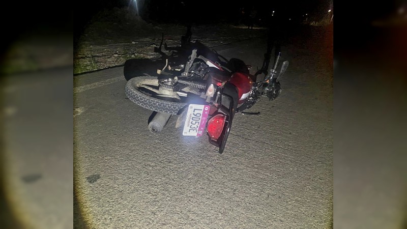 Motociclista atropella y mata a adulto mayor, en Zamora 