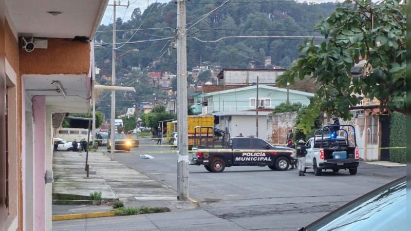 Tiran cadáver de un ejecutado, en calles de Uruapan 