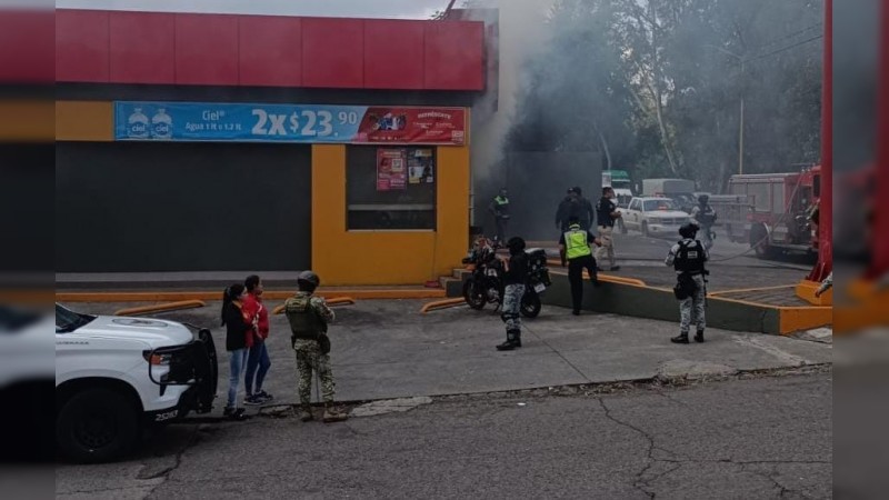 Y en Uruapan, atacan Oxxo’s con bombas molotov 