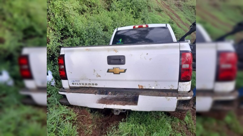 Tras operativo, aprehenden a sujeto armado y aseguran camionetas 