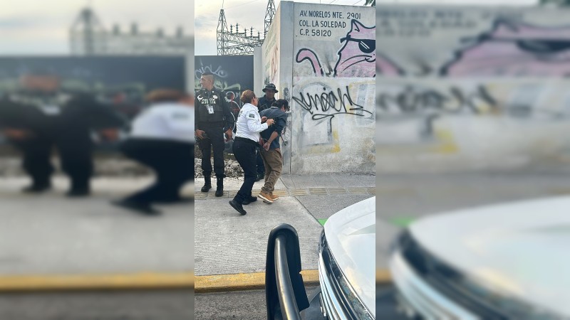 Tras persecución, atrapan a 3 con auto robado, en Morelia 