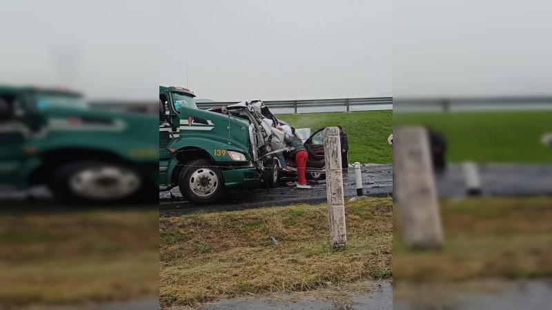 Se registra fuerte choque, en la autopista de Occidente 