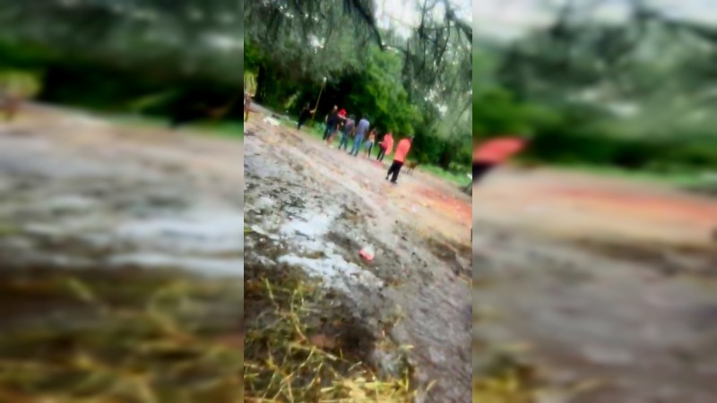 Salva El Chayo a dos hermanos arrastrados por el agua en Buenavista