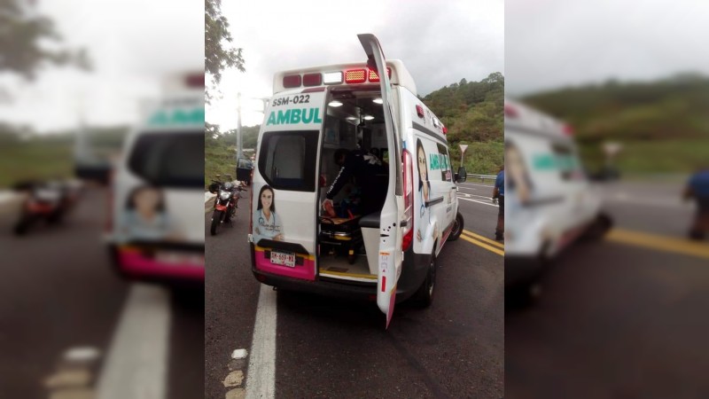 Rayo alcanza a 2 trabajadores de la Siglo 21; ambos quedan gravemente heridos 