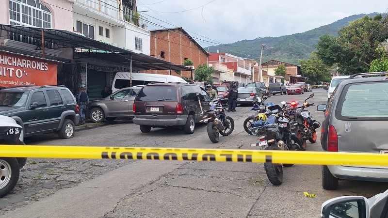 Matan a hombre a balazos afuera de refaccionaria, en Uruapan 