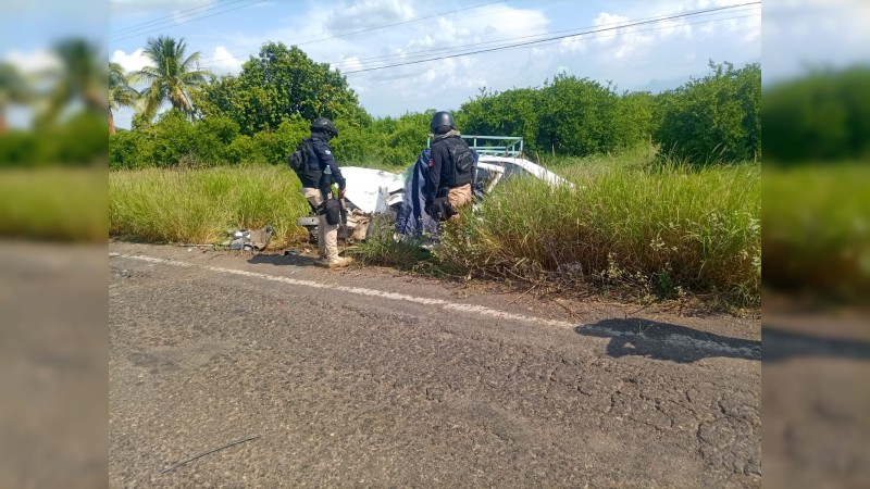 Un muerto y una herida, tras choque, en la Apatzingán-Buenavista  