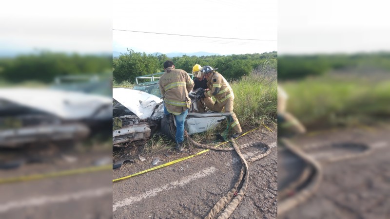 Un muerto y una herida, tras choque, en la Apatzingán-Buenavista  