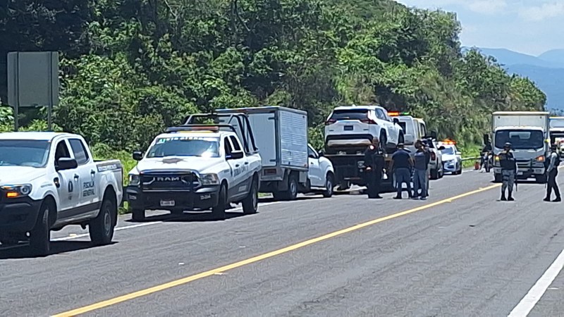 Uruapan: grupo armado balea y atraca a tripulantes de camioneta 