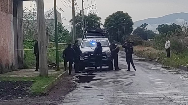 Tiran el cuerpo de un hombre en avenida de Morelia