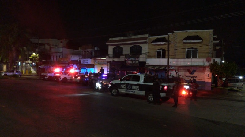 Roban camioneta y provocan persecución y balacera, en Uruapan 