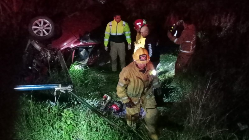 Mueren 3 jóvenes, en volcadura registrada, en Morelia 