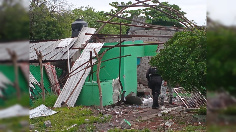 Estalla taller de explosivos, en Apatzingán, hay 6 muertos 